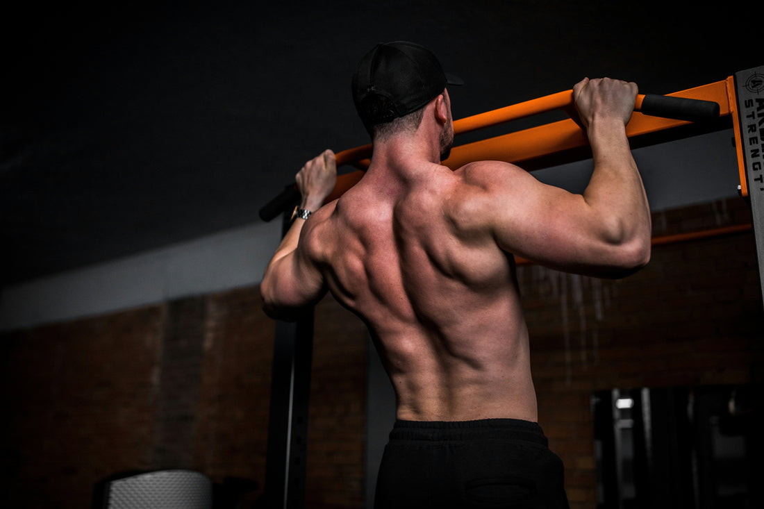 [COREMENT] The "Towel Grip Pull-up Lock": How to build massive forearm grip strength without lifting heavy weights